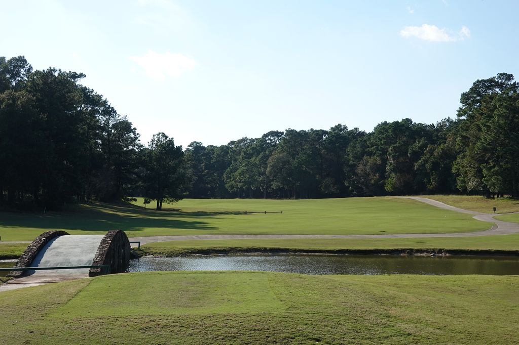 7th Hole at Tour 18 Golf Course (Houston) (465 Yard Par 5)